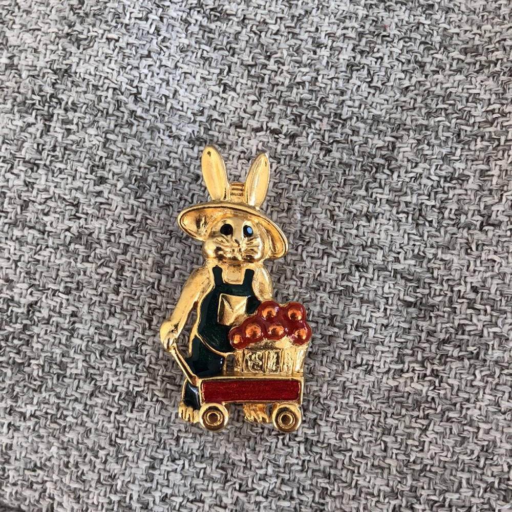 Danecraft Bunny Brooch with Wagon of Fruit - Picture 10 of 15